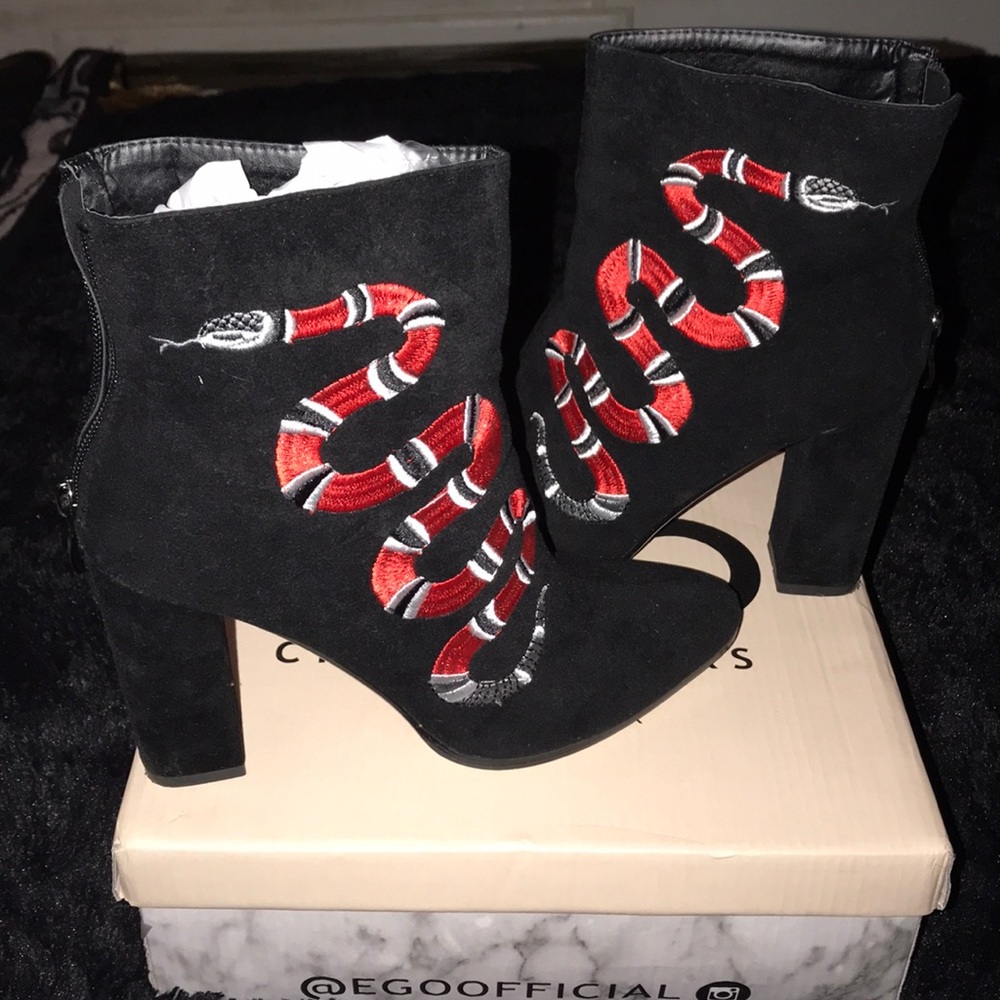 Suede booties with embroidered snake on the side